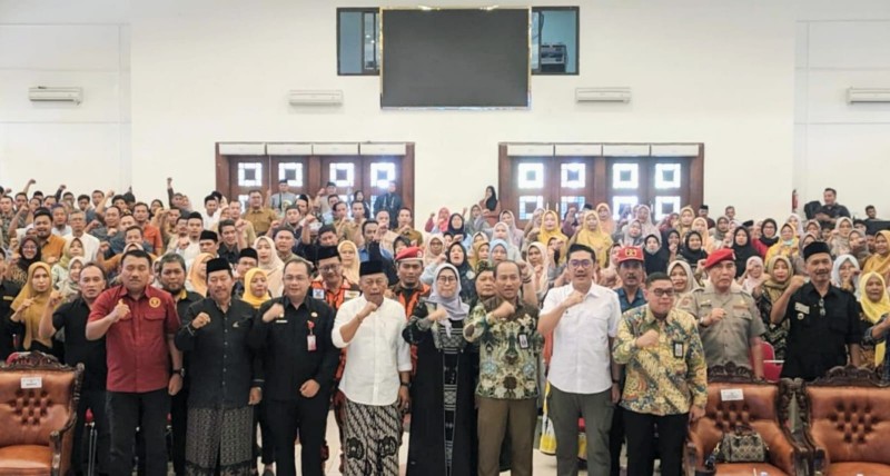 Sosialisasi Pencegahan, Pemberantasan, Penyalahgunaan, dan Peredaran Gelap Narkotika (P4GN) serta Antisipasi Premanisme dan Radikalisme. Bertempat di Gedung Sasana Praja Kabupaten Ponorogo, Selasa (21/10/2025).