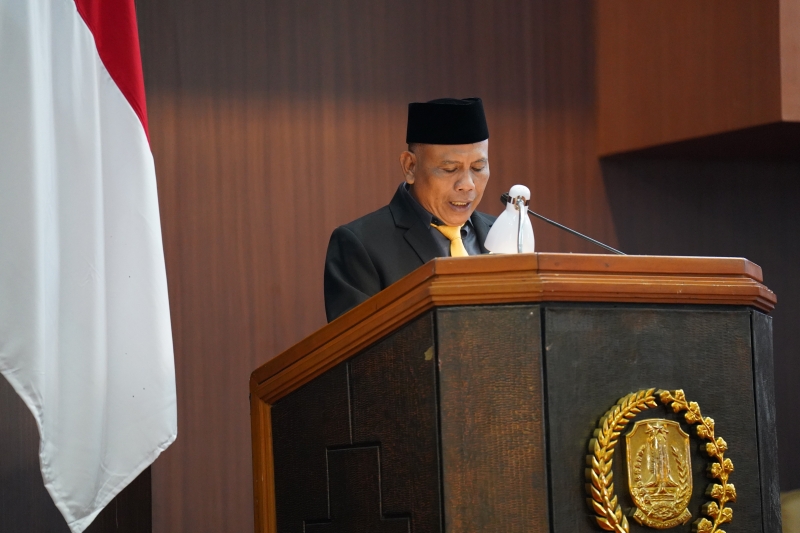 Foto: Juru bicara Komisi A DPRD Jatim, Sumardi, S.H., M.H., saat menyampaikan nota penjelasan Raperda Perubahan Kedua atas Perda nomor 1 tahun 2019, dalam rapat paripurna, Senin (27/10/2025).